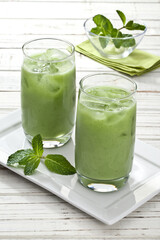 Suco verde com água de coco