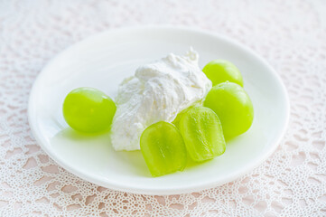 ホイップクリームとシャインマスカット