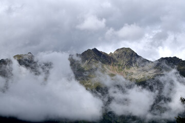 Tiroler Berge und Wolken