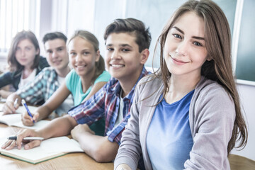 Obraz premium teenagers at school