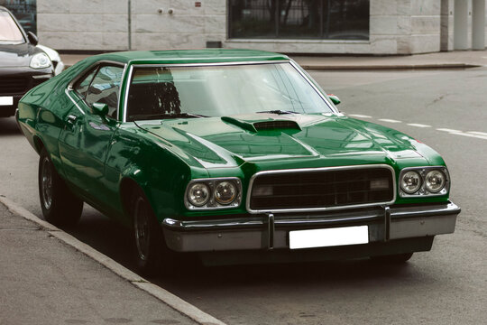 muscle car street green color empty license plate
