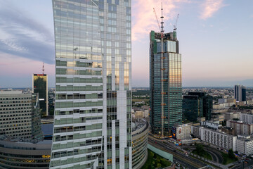 centrum Warszawy, wieżowce, zachód słońca