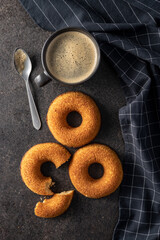 Naklejka premium Round sponge cake dessert. Sweet donut with coffee cup