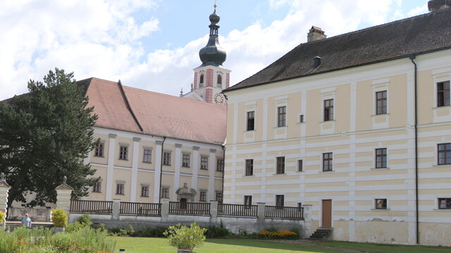 Stift Geras, Innenhof