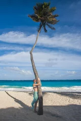 Selbstklebende Fototapeten Beautiful hugging coconut palm tree in Barbados © Fyle