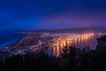 Naklejka premium Mount Maunganui - New Zealand at night