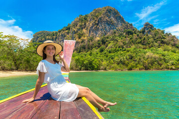 Woman on boat in Thailand - obrazy, fototapety, plakaty