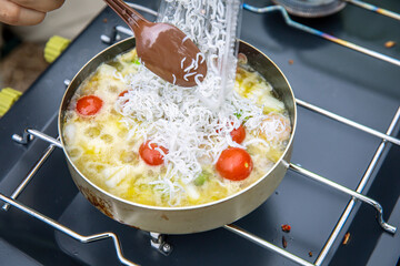 キャンプ飯　アウトドア　おそとごはん　おうちじかん　休日　カフェごはん　アヒージョ　