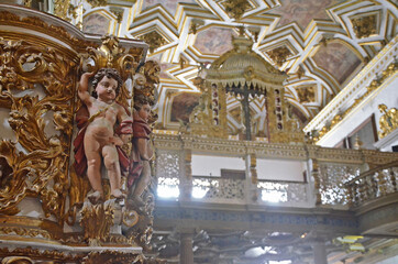 Estátua de Criança na Igreja de Ouro - Convento de São Francisco de Assis