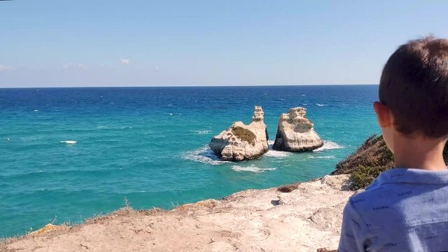 Torre dell'Orso (Puglia), la baia ed i due faraglioni "Le due sorelle"