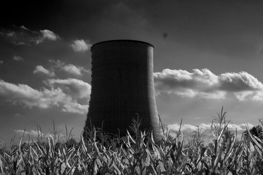 Centrale nucl&eacute;aire de Golfech dans le sud-ouest pr&egrave;s de Valence d'Agen et Moissac