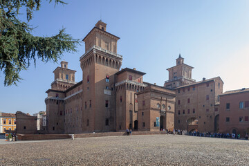 Ferrara. Facciata a nord del Castello Estense