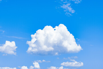夏の青空と雲
