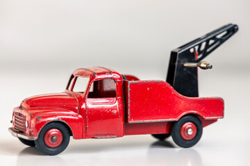 Camionnette de dépannage rouge en modèle réduit