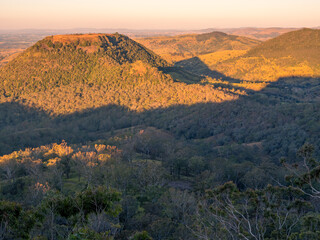 Naklejka premium Mountains in Golden Afternoon Light with Trees