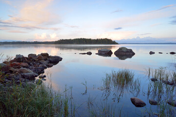 Der Vänernsee in Schweden am Morgen