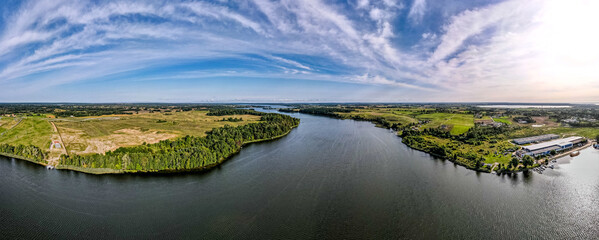 Mikołajki, Jezioro Tałty na Mazurach w Polsce z lotu ptaka