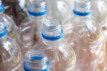 たくさんの空のペットボトル