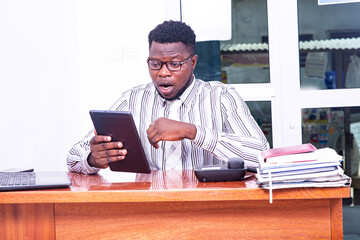 Fototapeta premium adult businessman surprised seeing information on digital tablet