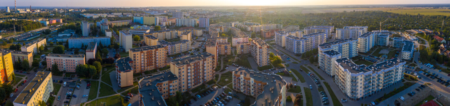 Szeroka, letnia panorama osiedla Manhattan, miasto Gorz&oacute;w Wielkopolski z lotu ptaka