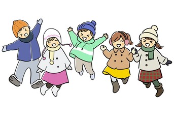 笑顔でジャンプするこどもたち　冬