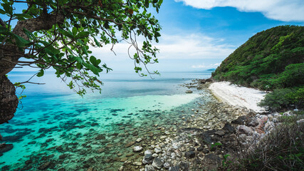 Fototapeta na wymiar Scenic high angle view of crystal clear turquoise bay with coral reef and white sand beach in summer blue sky. Koh Mat Sum Island, Near Koh Samui, Thailand.