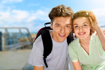 Obraz premium A beautiful tourist couple on a tropical beach and enjoys the view