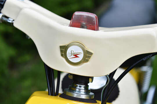 Moped Star mit Emblem 