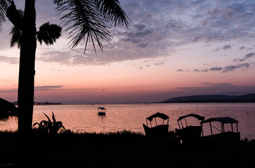 Sonnenaufgang über dem Nil in Uganda.