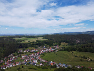Fototapeta na wymiar a county in its natur - ein Dorf in seiner Natur