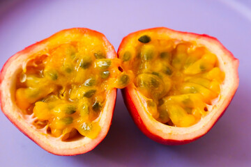 Half passion fruit (Passiflora edulis) on plate.