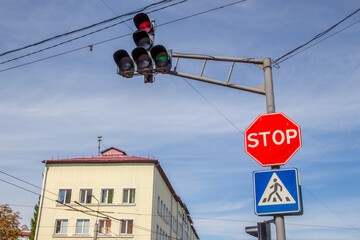 Road sign prohibiting travel on the street