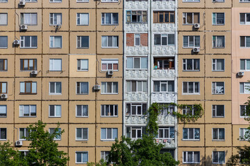 Fototapeta na wymiar View of the facade of the apartment block. Chisinau, Republic of Moldova.