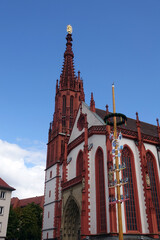 Maibaum an der Marienkapelle in Würzburg