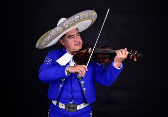 tocando violin