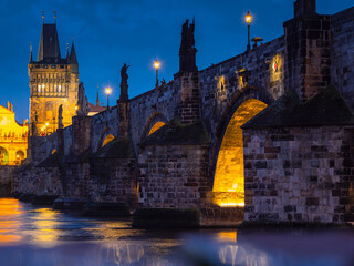 Obraz premium View of Charles Bridge in Prague in the night, Czech Republic. popular tourist attraction. Travel and sights of city breaks. landmarks, travel guide and postcard.