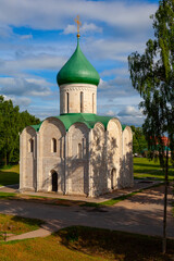 Fototapeta na wymiar Transfiguration Cathedral in Pereslavl Zalessky, Russia