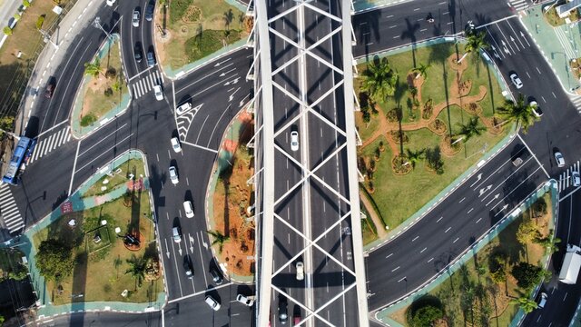 Ponte Met&aacute;lica