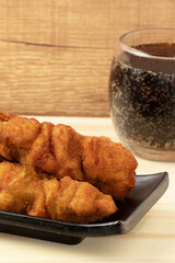 Fried chicken, onion, tomato and bell pepper in a stick.