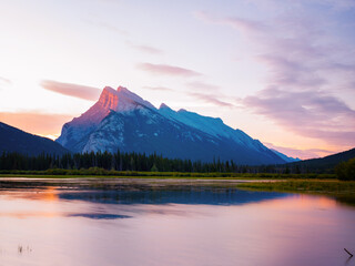 Fototapeta na wymiar Rundle Mountain Banff National Park