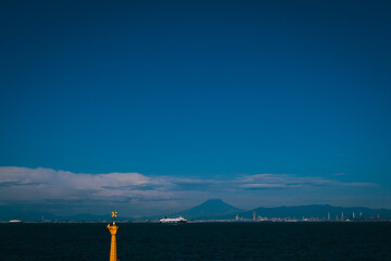 海ほたるサービスエリアからの東京湾と富士山 - obrazy, fototapety, plakaty