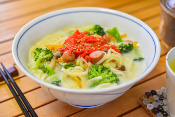 とんこつ風ミルクうどん