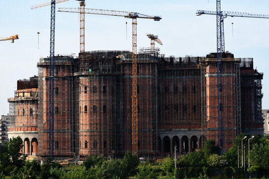  Cathedral for the Salvation of the Romanian People (Catedrala Mantuirii Neamului Romanesc) under construction in Bucharest, Romania.2017,
