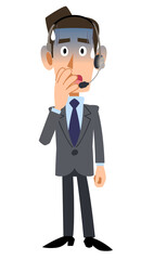 青ざめた表情のヘッドセットを装着した男性オペレーター
