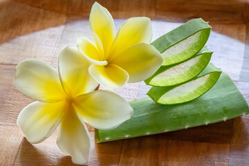 Fototapeta na wymiar frangipani flower and aloe vera on wood
