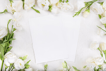 Obraz na płótnie Canvas Two empty 5x7 card mockup with blooming white eustoma lisianthus flowers, design element for wedding invitation, thank you or greeting card. Spring background