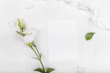 Vertical 5x3,5 empty card mockup with blooming white eustoma lisianthus flowers, design element for wedding invitation, thank you or greeting card. Spring background