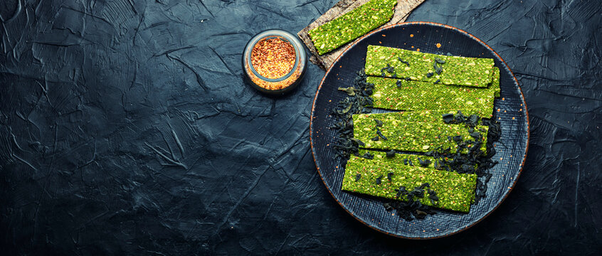 Kelp and spirulina chips, vegetarian