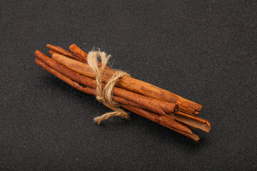 Aroma Cinnamon stick heap isolated