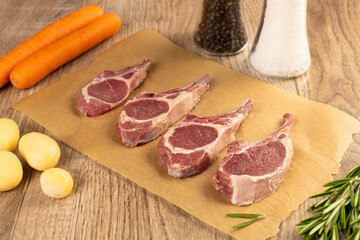 Rohe Lamm Tomahawk Steaks / Lamm Rippchen
